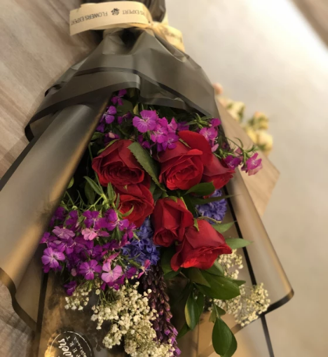 صورة باقة أزهار طبيعية رقيقة وألوان جذابة